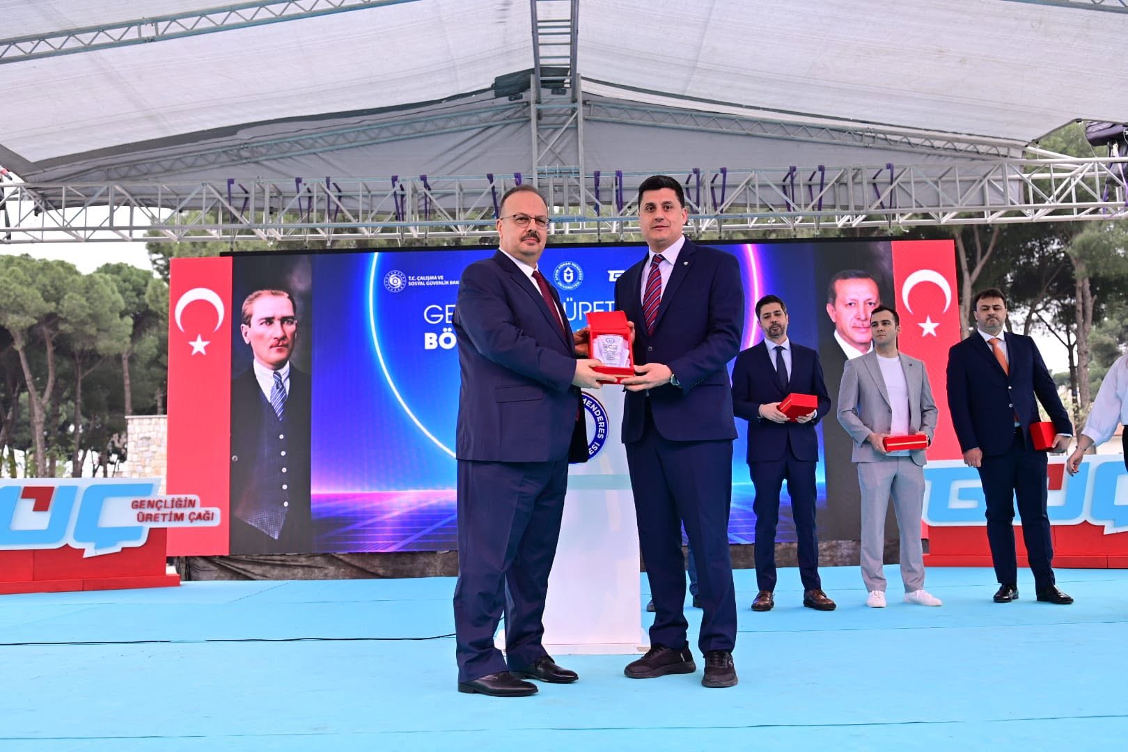 Toplu hatıra fotoğrafı